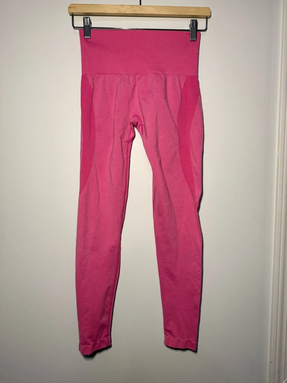 NVGTN Bubble Gum Pink Contour Seamless Leggings Size S - Picture 4 of 8